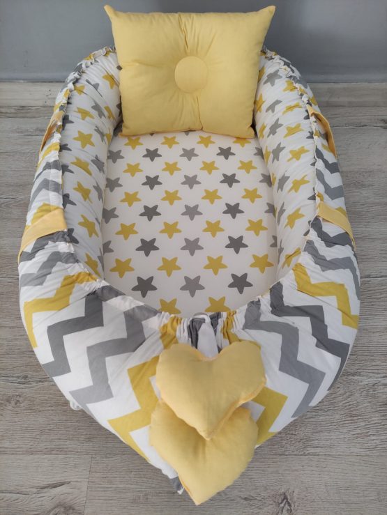 Sarı Gri Yıldız ve Zigzag Desenli Kombin Orijinal Babynest, Yastığı